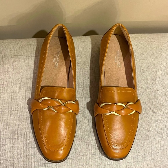 Rockport Trutech Susana Woven Chain Slip-On Loafers in British Tan & Gold, 8 - Picture 1 of 7